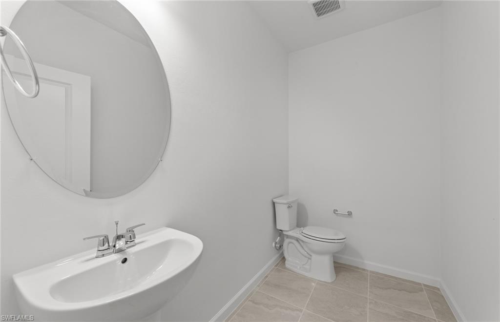 HAMPTON LAKES - Residential