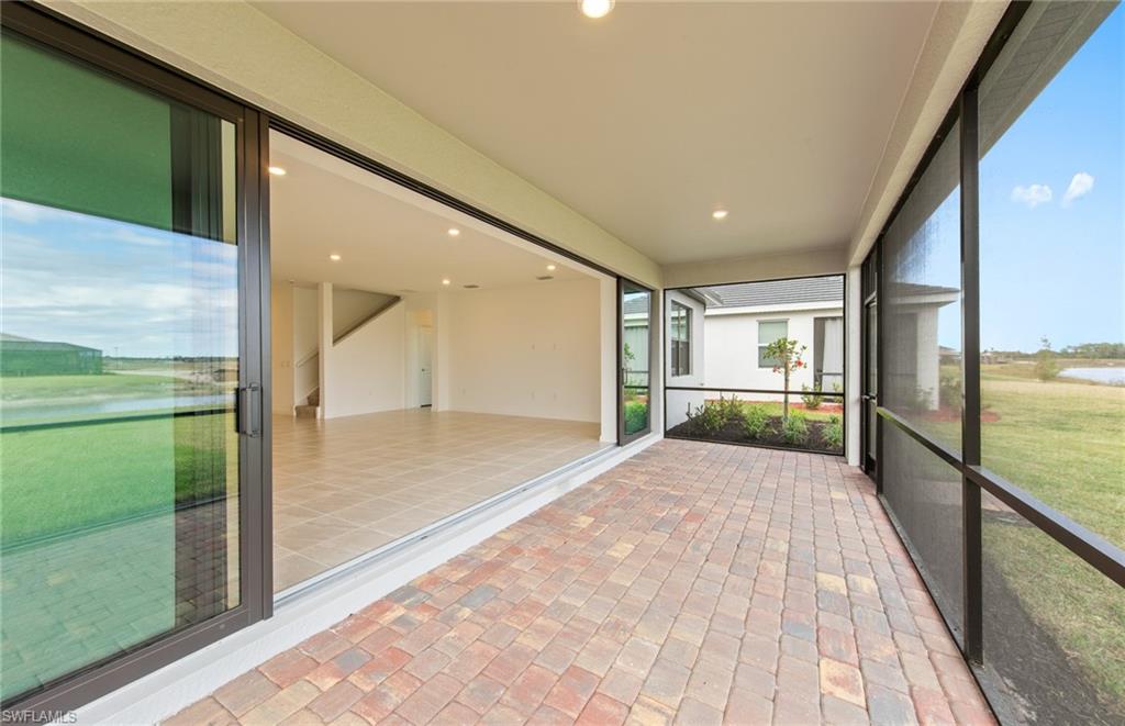 HAMPTON LAKES - Residential