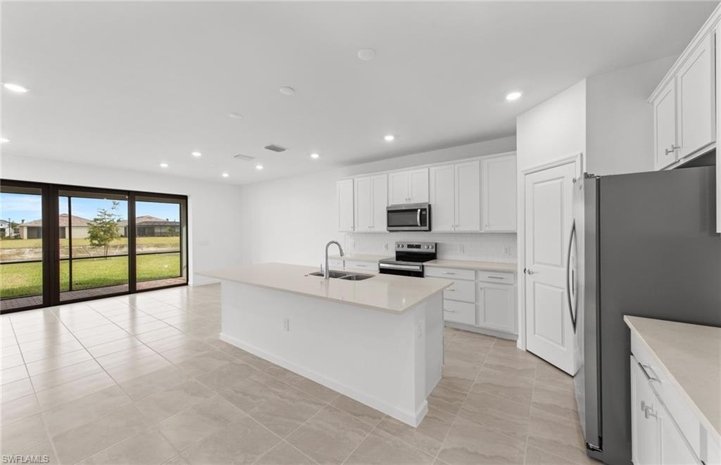 HAMPTON LAKES - Residential