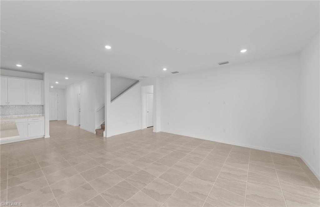 HAMPTON LAKES - Residential