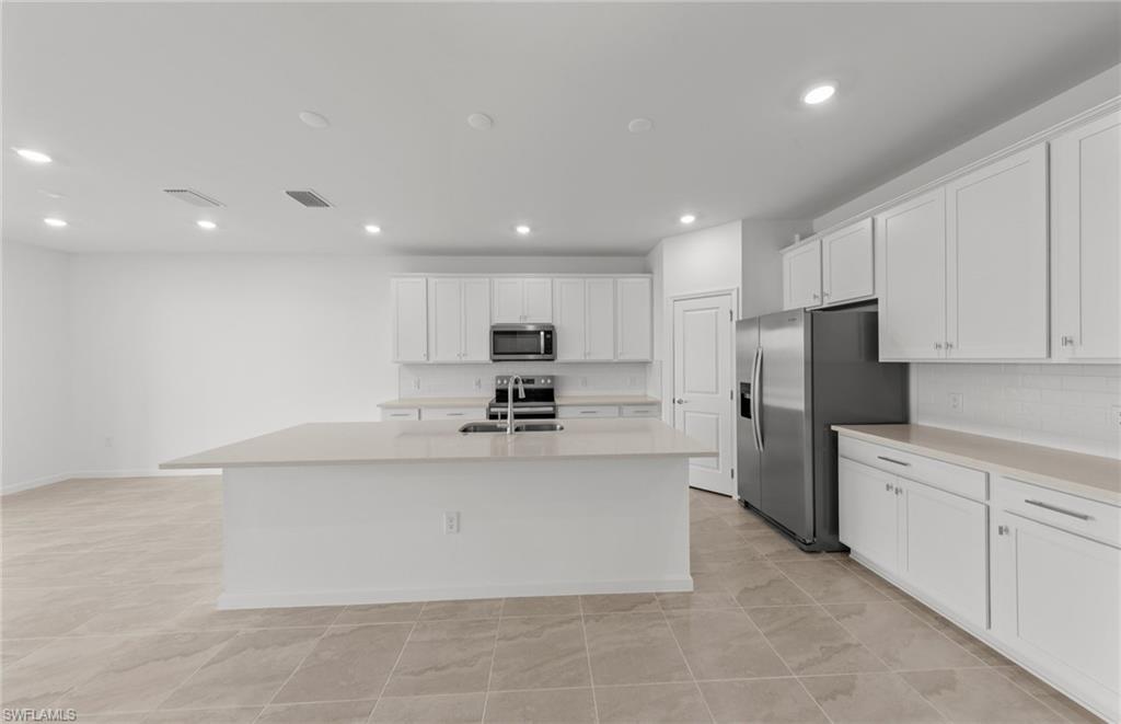 HAMPTON LAKES - Residential