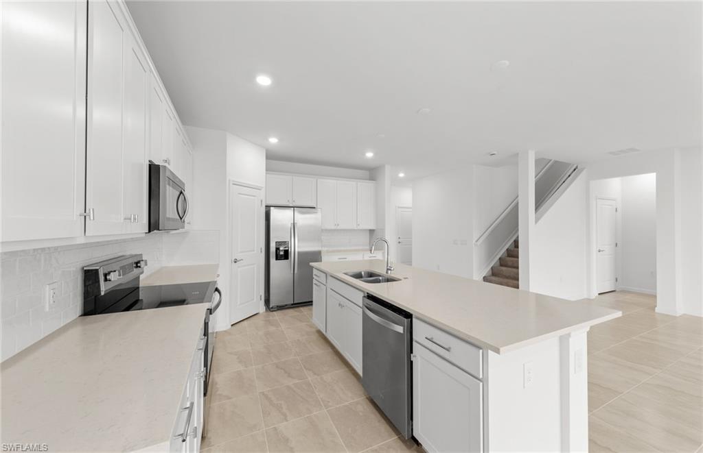 HAMPTON LAKES - Residential