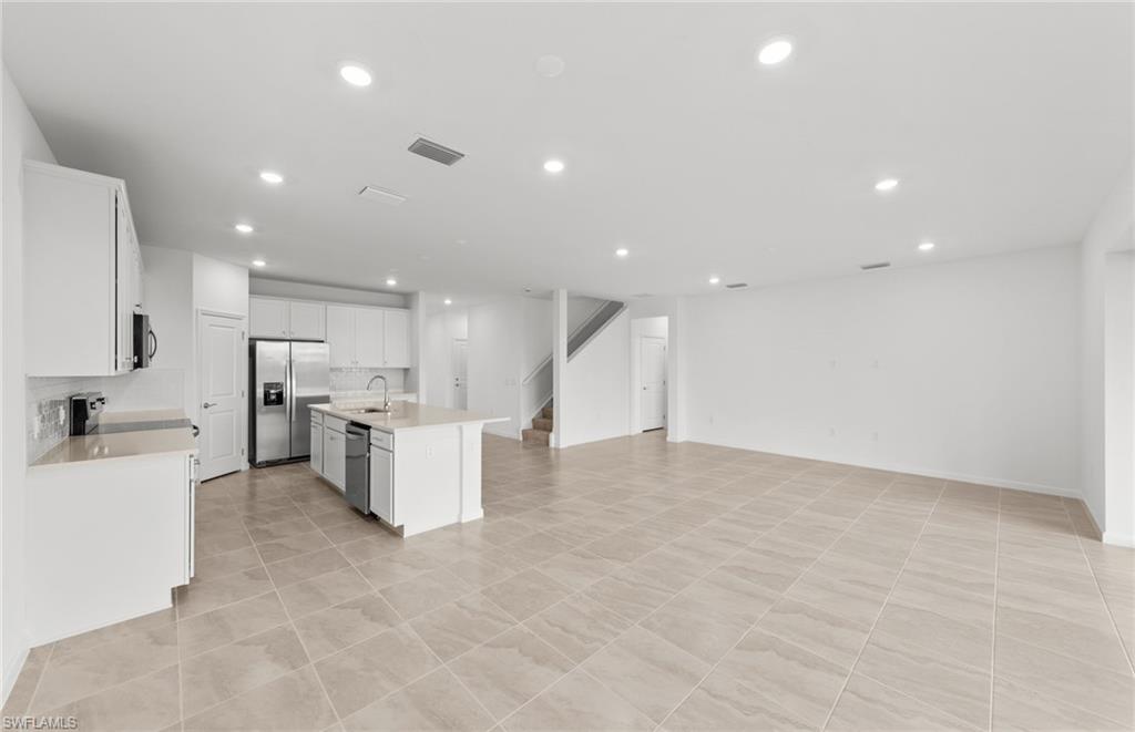 HAMPTON LAKES - Residential