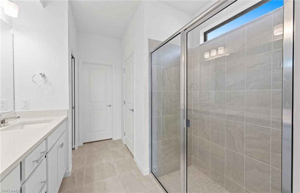 HAMPTON LAKES - Residential