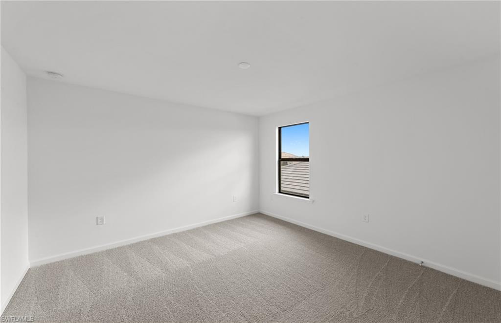 HAMPTON LAKES - Residential