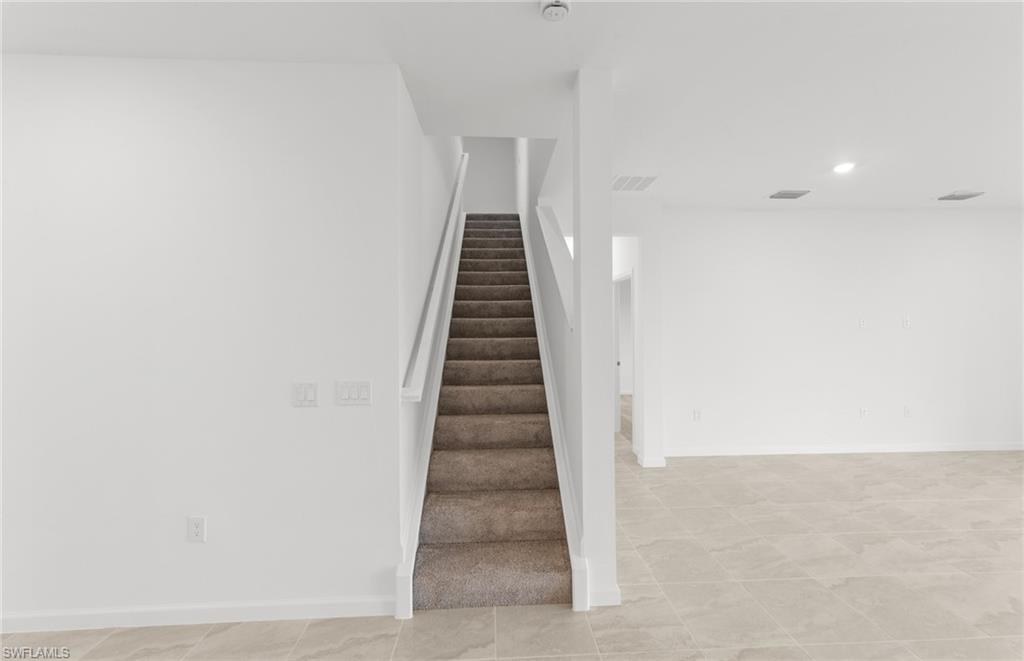 HAMPTON LAKES - Residential