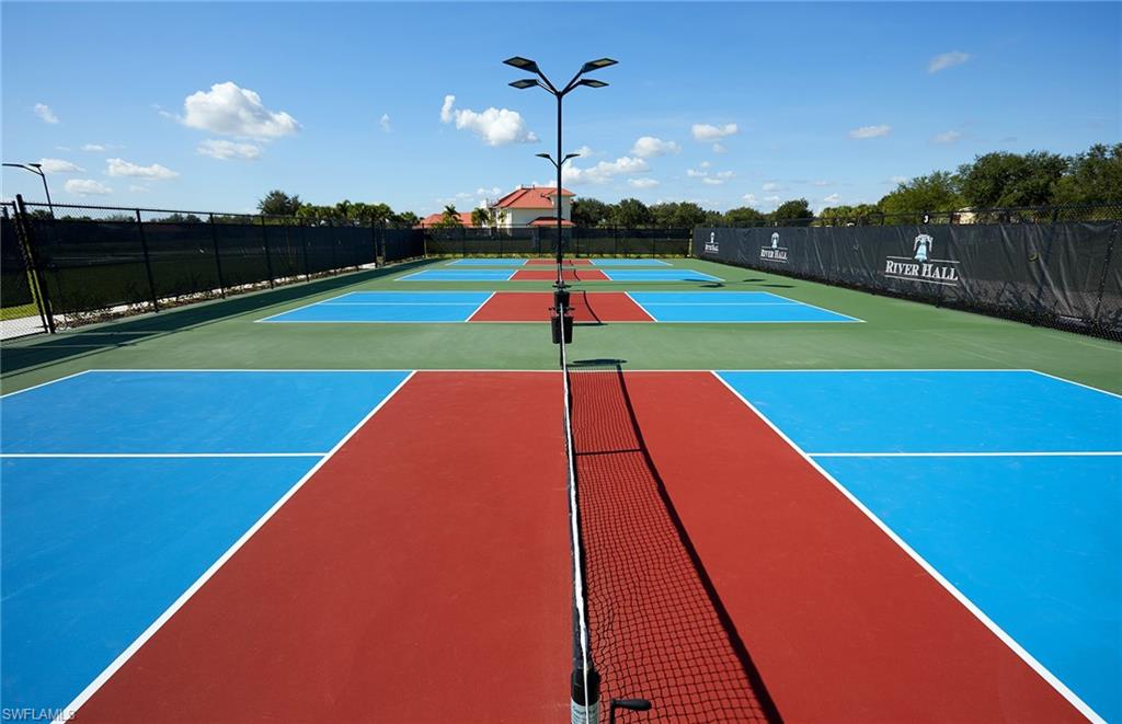 HAMPTON LAKES - Residential