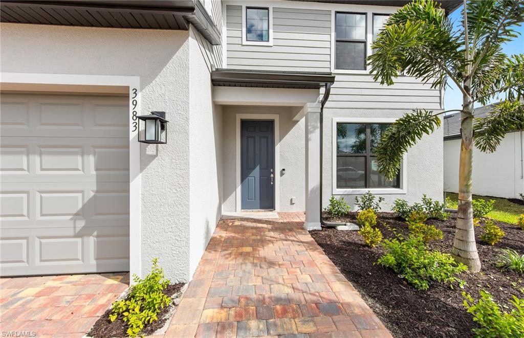 HAMPTON LAKES - Residential