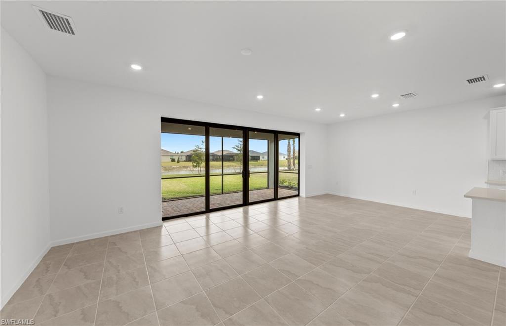 HAMPTON LAKES - Residential