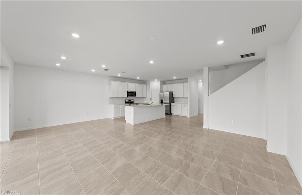 HAMPTON LAKES - Residential