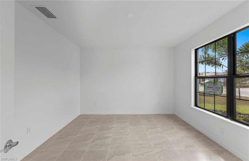 HAMPTON LAKES - Residential