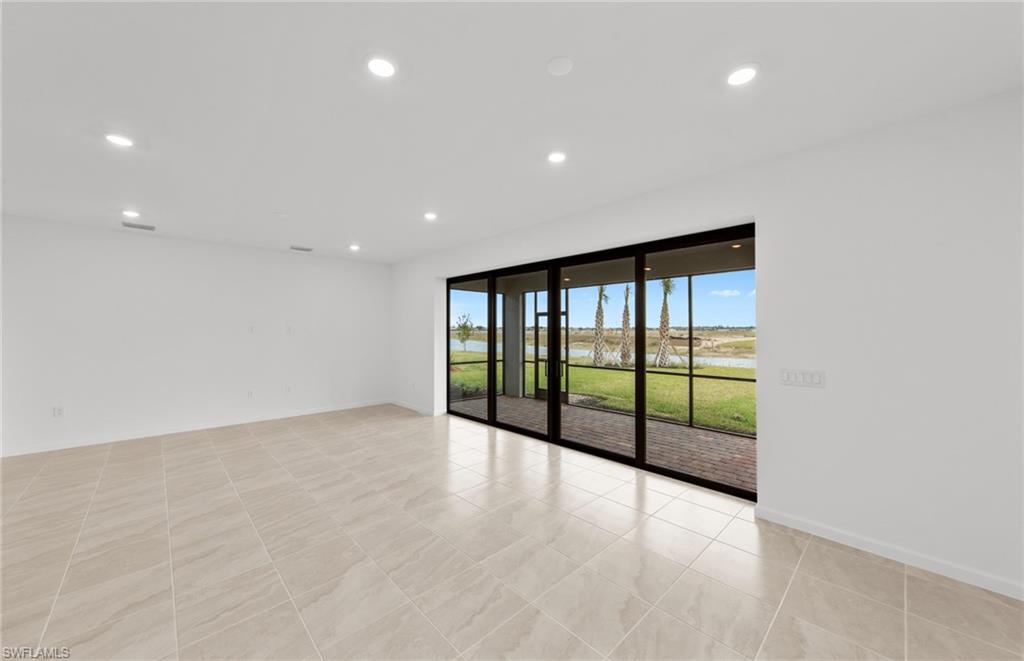 HAMPTON LAKES - Residential