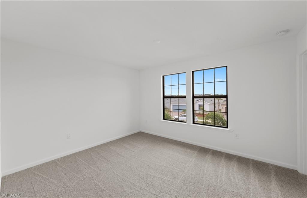 HAMPTON LAKES - Residential