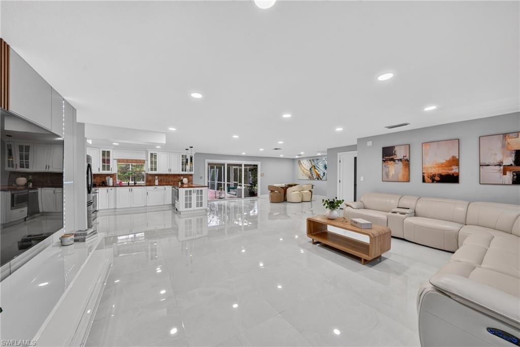 6255 Cedar Tree LN