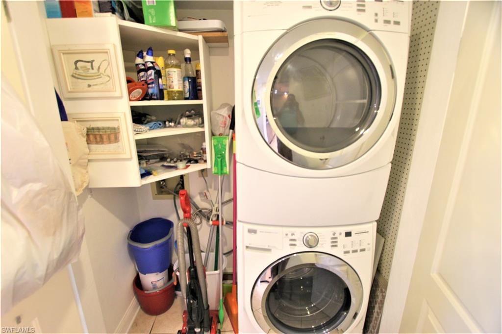 PINEWOOD LAKES - Residential