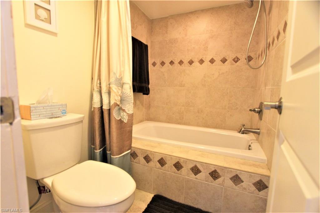 PINEWOOD LAKES - Residential