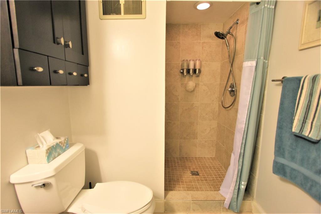 PINEWOOD LAKES - Residential