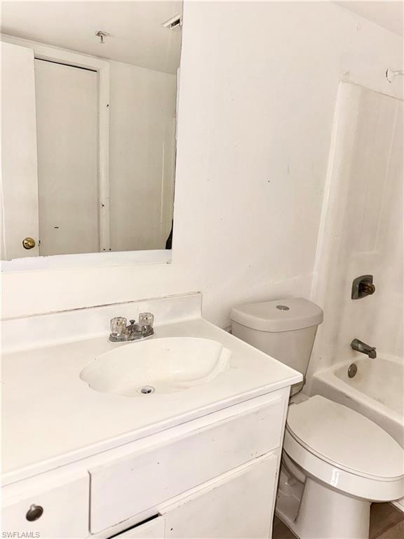 BANYAN TREE OF FT MYERS CONDO - Residential Lease