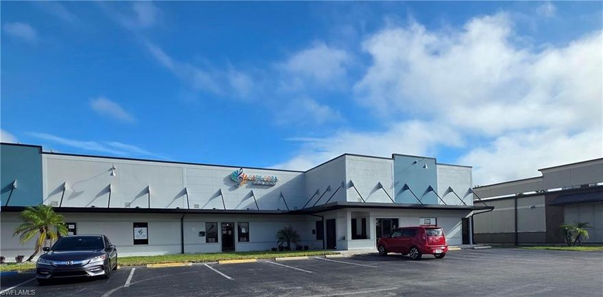 Two units available in this newly renovated plaza.  1600 sq feet with offices built out or 3000 sq feet space available, previously used as a pizza restaurant.