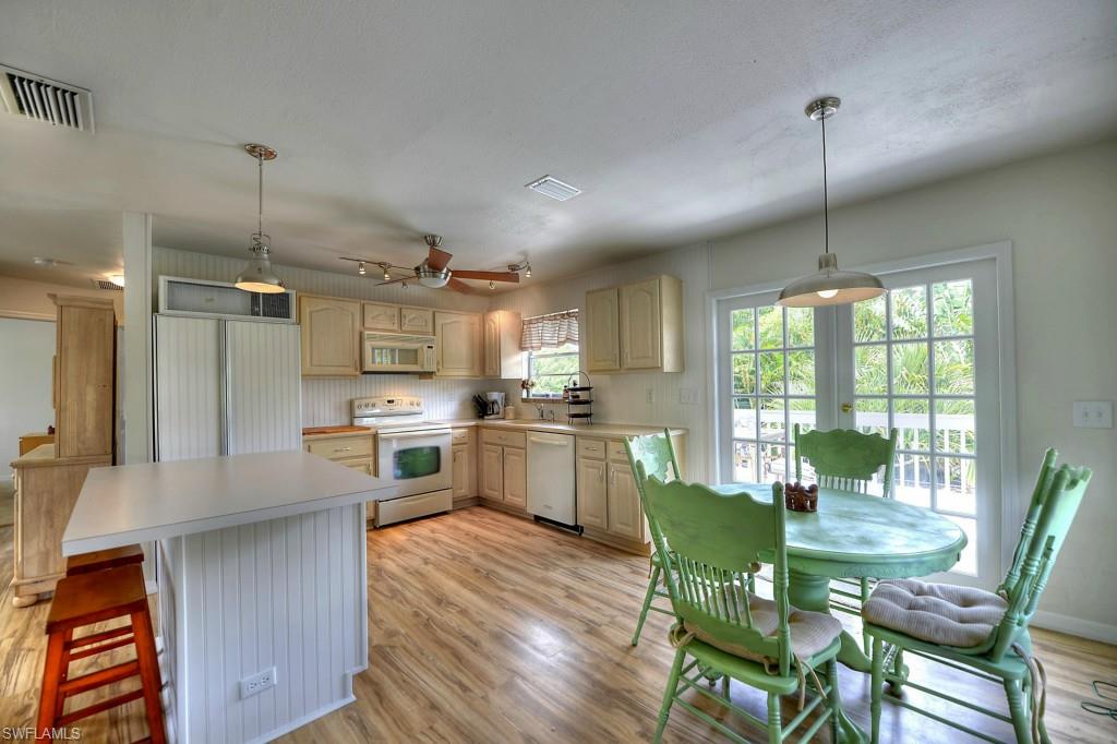 SAN CARLOS PARK - Residential