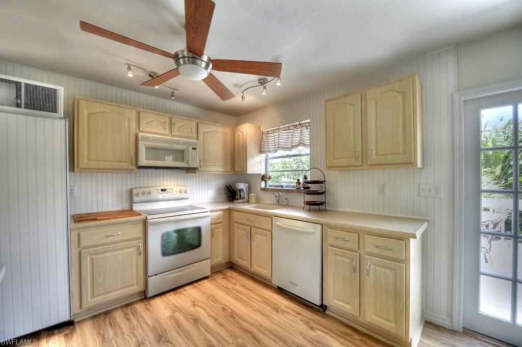 SAN CARLOS PARK - Residential