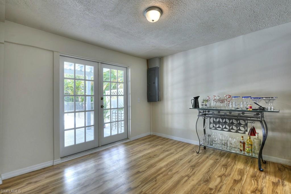 SAN CARLOS PARK - Residential