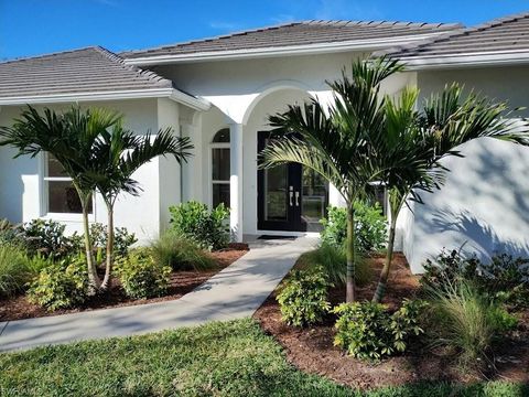 1909 Fairfax CIR NAPLES FL 34109
