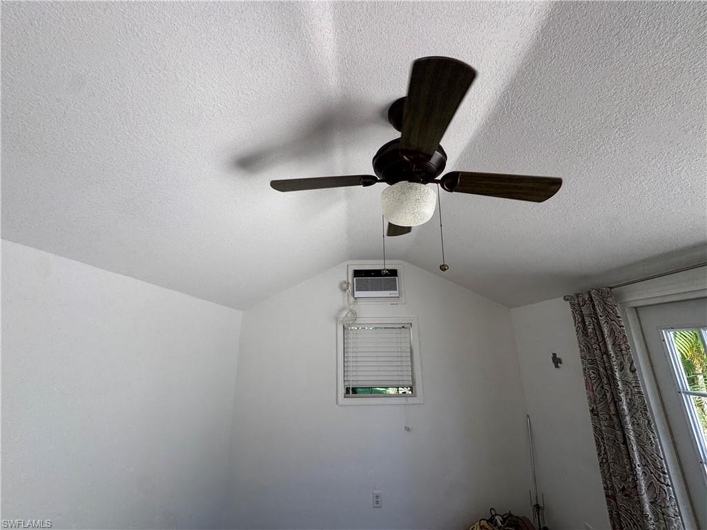 RIVERBEND MOTORCOACH RESORT - Land