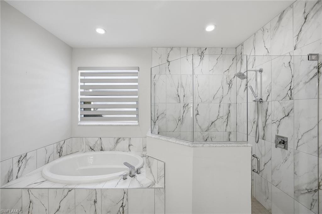 HALFMOON POINT - Residential