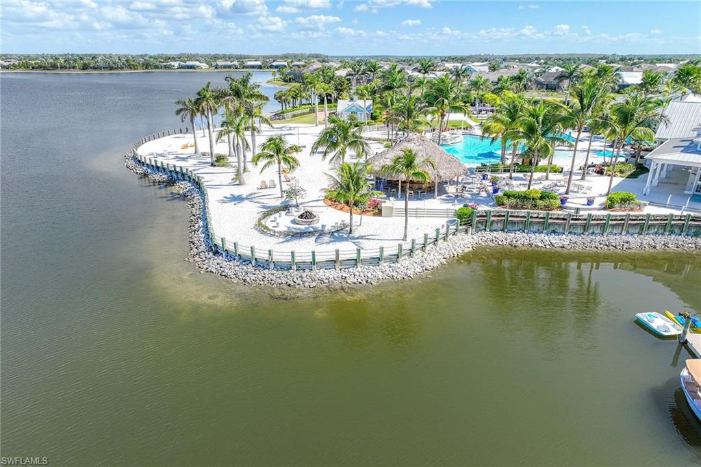 HALFMOON POINT - Residential