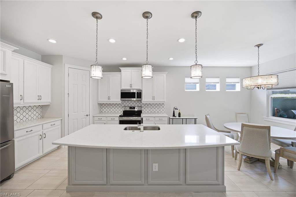 HALFMOON POINT - Residential