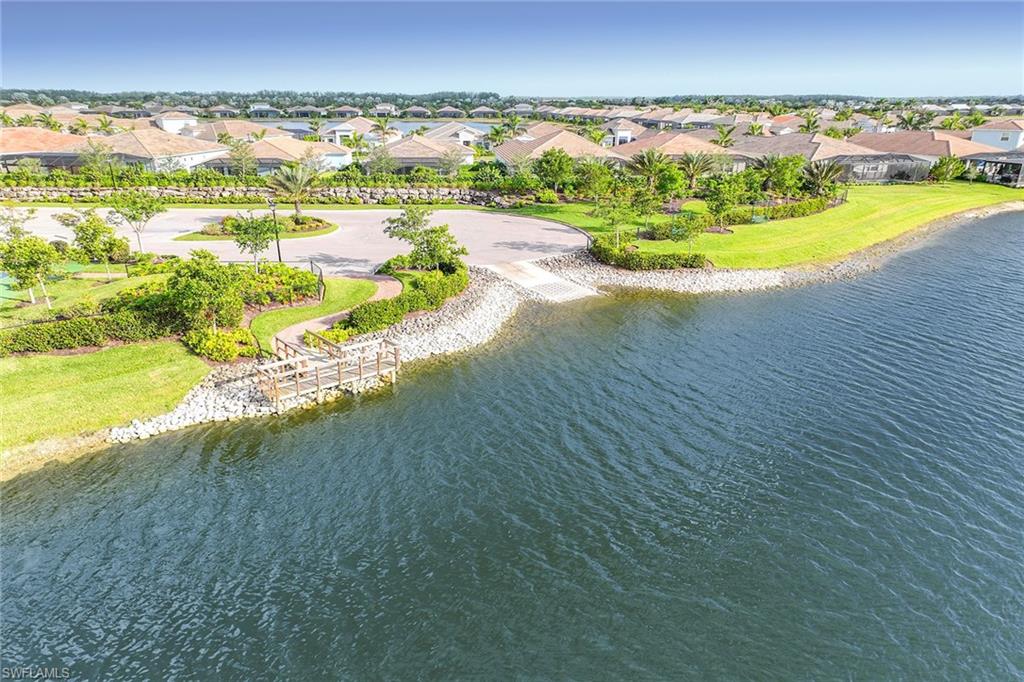 HALFMOON POINT - Residential