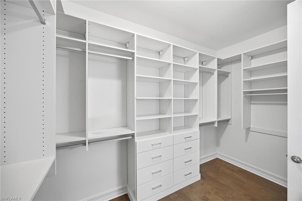 HALFMOON POINT - Residential