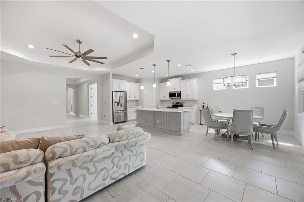 HALFMOON POINT - Residential