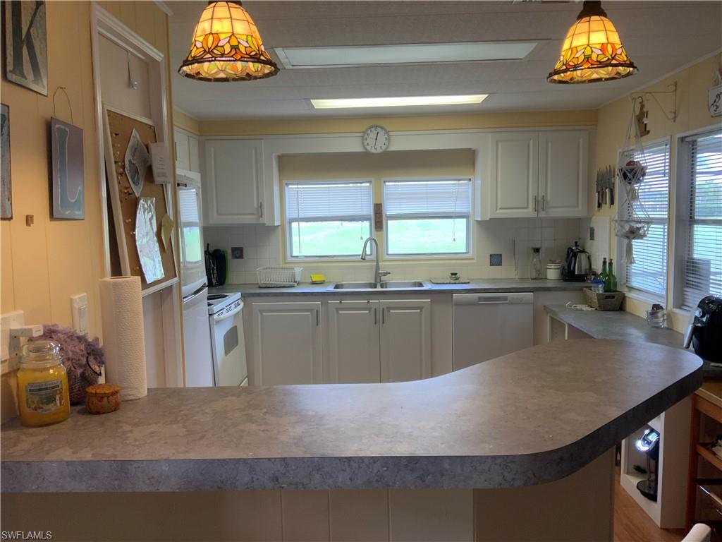 SIX LAKES COUNTRY CLUB - Residential