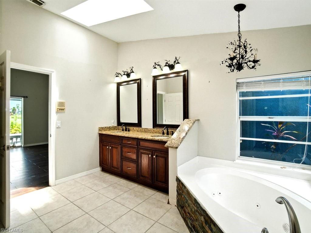 CAPE ROYAL - Residential