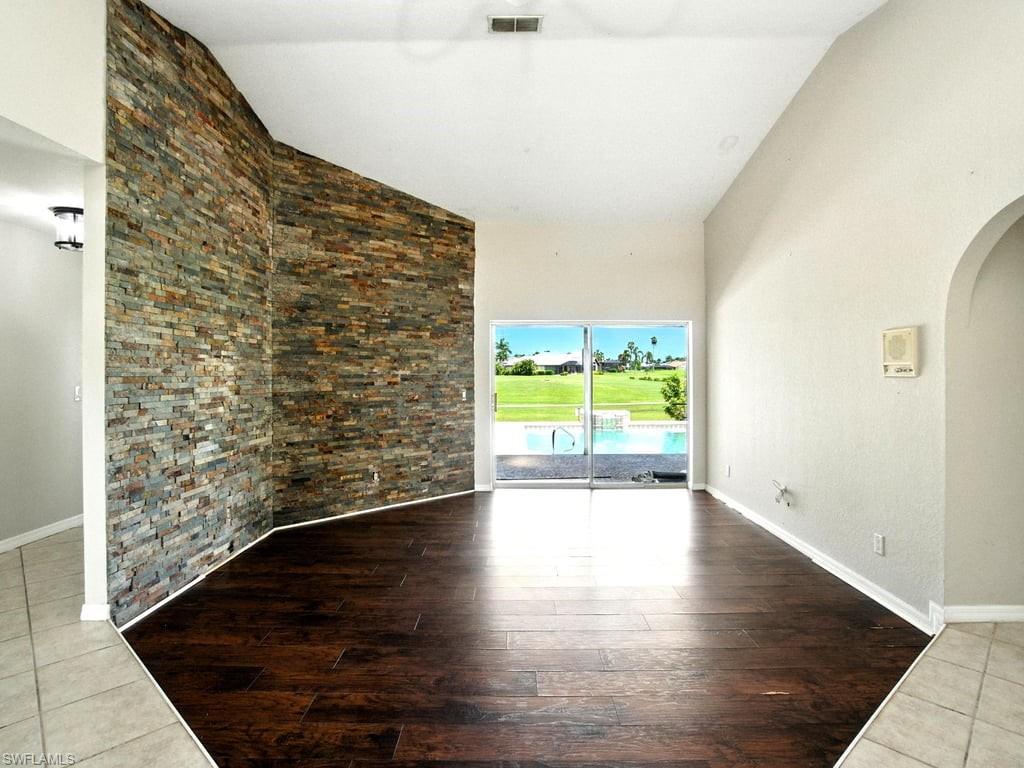 CAPE ROYAL - Residential