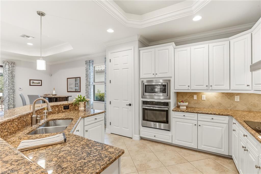 TWIN EAGLES - Residential