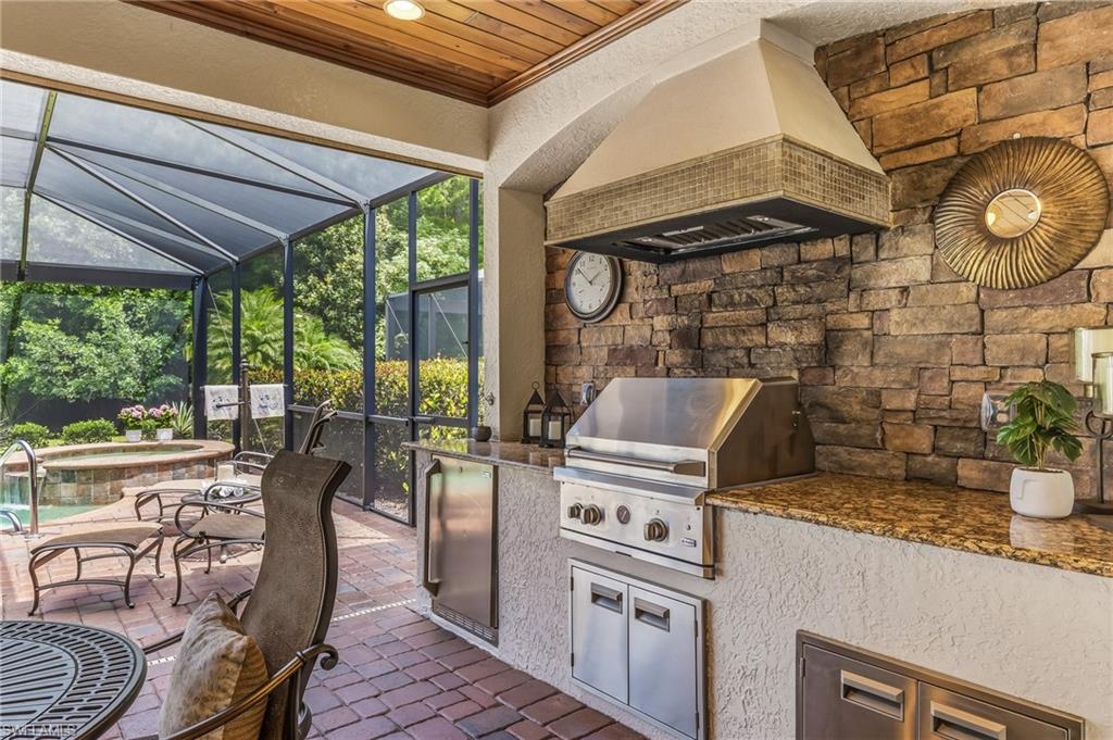 TWIN EAGLES - Residential