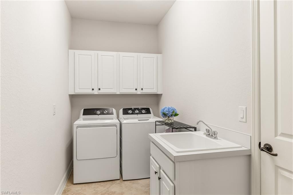 TWIN EAGLES - Residential