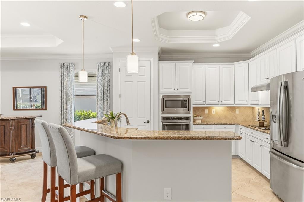 TWIN EAGLES - Residential