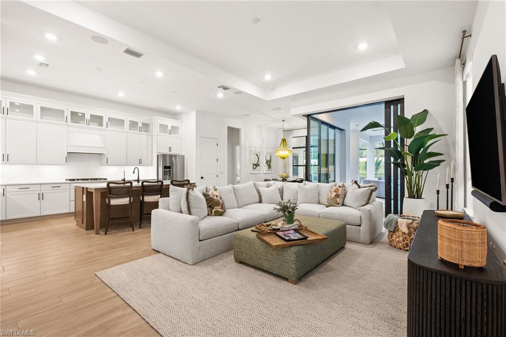 CAYMAS - Residential