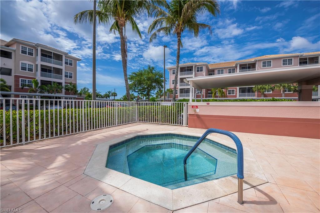 ROYAL POINTE - Residential