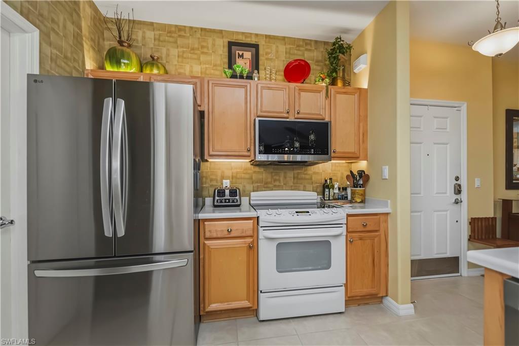 ROYAL POINTE - Residential