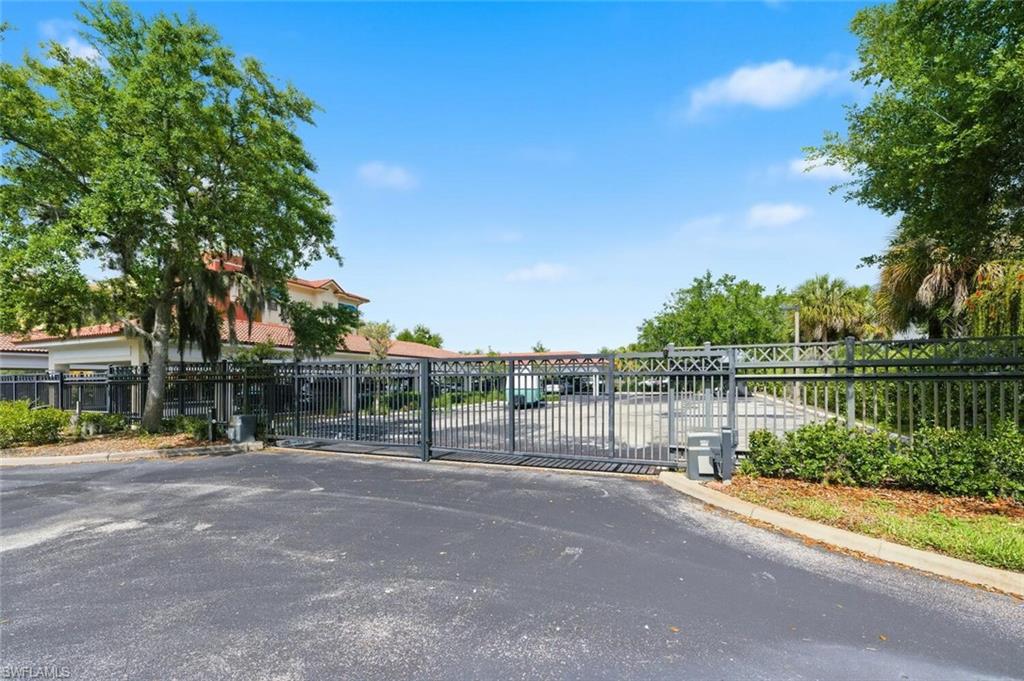 THE RESIDENCES AT LA PIAZZA - Residential