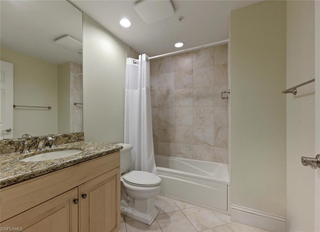 THE RESIDENCES AT LA PIAZZA - Residential