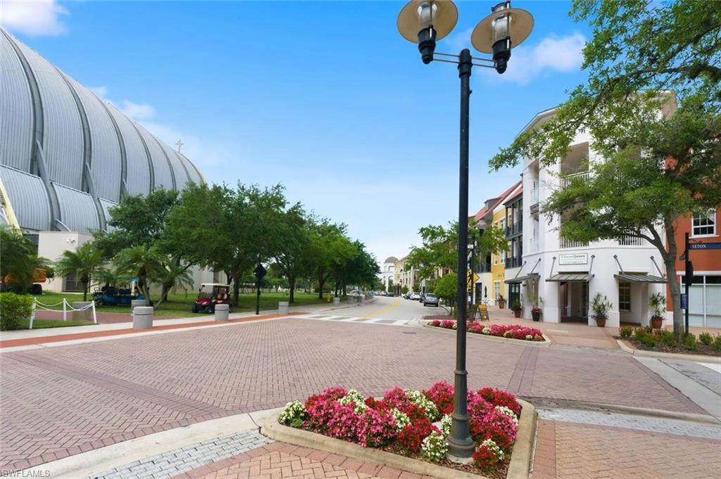 THE RESIDENCES AT LA PIAZZA - Residential