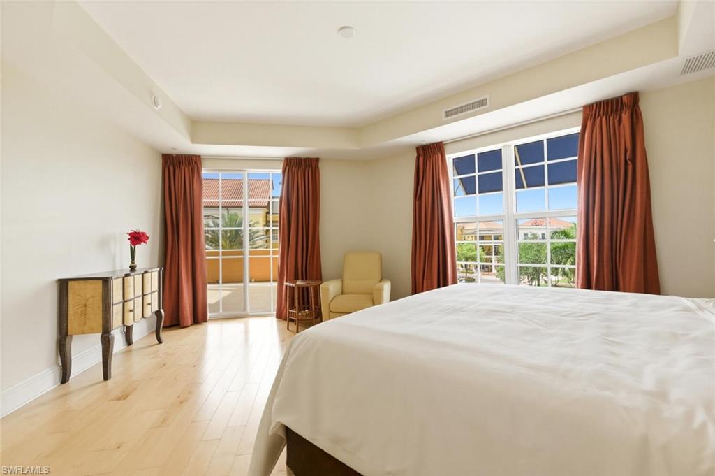 THE RESIDENCES AT LA PIAZZA - Residential