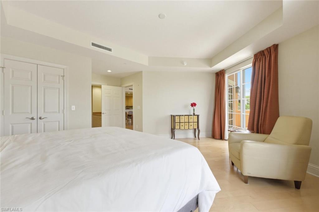 THE RESIDENCES AT LA PIAZZA - Residential