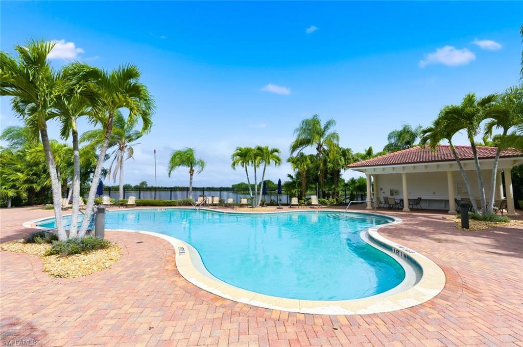 THE RESIDENCES AT LA PIAZZA - Residential